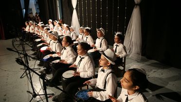 Ordu'da darbukayı bidonla öğrenen ilkokul öğrencileri konser verdi