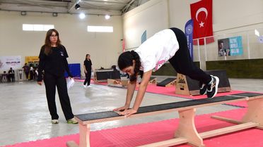 Osmaniye'de Cimnastik Müsabakaları Yapıldı