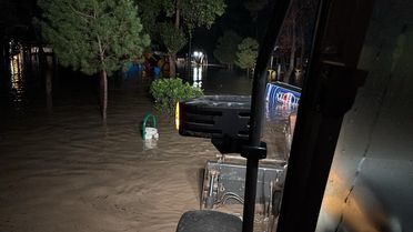 Kadirli'de Selde 2 Kişi Mahsur Kaldı