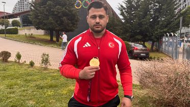Rıza Kayaalp, 13. Altın Madalyasını Kazandı