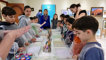 Moskova'da Çocuklar İçin Ebru ve Linol Baskı Atölyesi