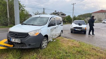 Alaçam'da Otomobil Kazası: 3 Yaralı