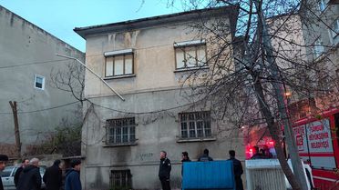 Samsun'da metruk bina yangını söndürüldü