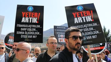 Eğitimcilerden Şiddete Karşı Protesto