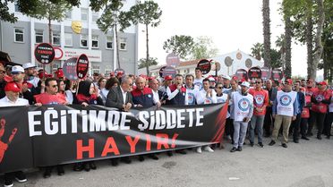 Eğitim-Bir-Sen'den Okul Saldırılarına Protesto