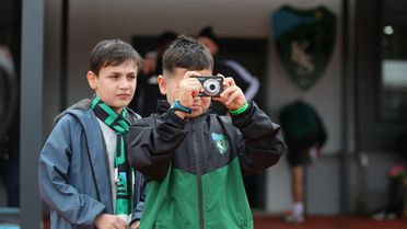 Serdar Dursun'dan Minik Taraftara Hediye