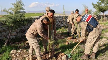 Kurtalan'da 1000 Fidan Dikildi