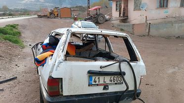 Boyabat'ta Otomobil Devrildi, İki Yaralı