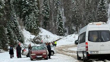 Ayancık'ta Kar Yağışı Ulaşımı Olumsuz Etkiledi