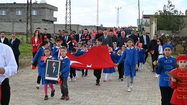 İdil'de 23 Nisan Neşesi Yürüyüşü