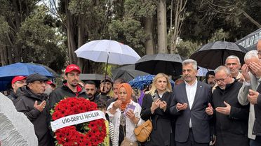 Sırrı Süreyya Önder vefatının birinci yılında kabri başında anıldı