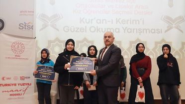 Sivas'ta Kur'an-ı Kerim Okuma Yarışması Düzenlendi