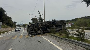 Söke'de Kamyon Devrildi, İki Yaralı