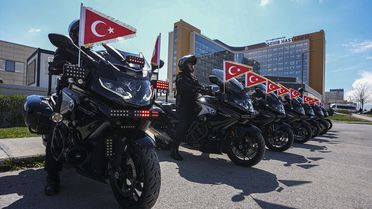 Polis, Hastanedeki Çocuklarla Bayram Kutladı