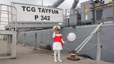 Çocuklar Deniz Kuvvetlerini Geziyor