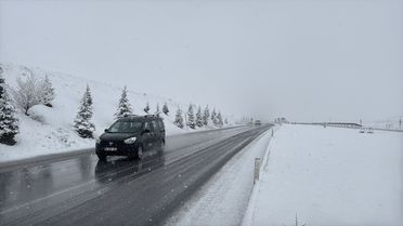 Tokat-Sivas Yolunda Kar Yağışı Etkili