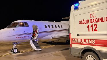 Bebek Ankara'ya ambulans uçakla sevk edildi