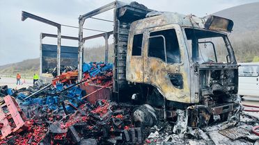 Tokat'ta Çilek Yüklü Kamyonda Yangın