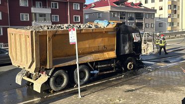 Trabzon'da Hafriyat Yüklü Tır Yandı