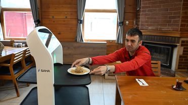 Trakya Üniversitesi'nde Robot Garson Dönemi