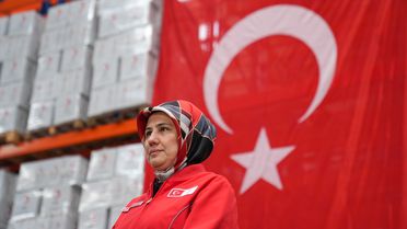 İran'a 48 Ton Yardım Malzemesi Gönderildi