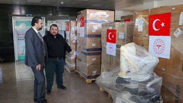 Türkiye'den tıbbi malzeme taşıyan 3 yardım tırı İran'a hareket etti