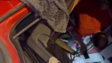 Tuzla'da Devrilen TIR Trafiği Kilitledi