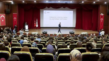 Ulaştırma ve Altyapı Bakan Yardımcısı Boyraz, Hatay'da üniversite öğrencilerine yatırımları anlattı