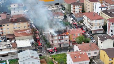 Ümraniye'de Çatı Yangını