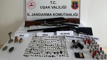 Eşme'de Tarihi Sikkeler ve Silahlar Ele Geçirildi