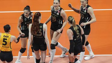 VakıfBank, Fenerbahçe'ye şans tanımadı