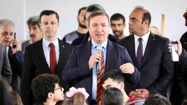 Vali Aydoğdu'dan gençlere hem değer hem spor vurgusu