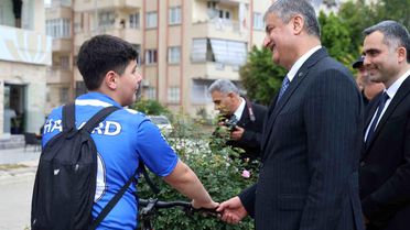 Vali Yavuz, Kozan'da Vatandaşlarla Buluştu