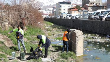 Van Gölü'nde İci Kefali İçin Temizlik