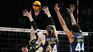 Fenerbahçe, VakıfBank'ı 3-2 Yenerek Seriyi Eşitledi