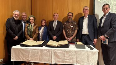 YEE tarafından hazırlanan Yunus Emre Divanı'nın Raif Yelkenci nüshası Berlin'de tanıtıldı