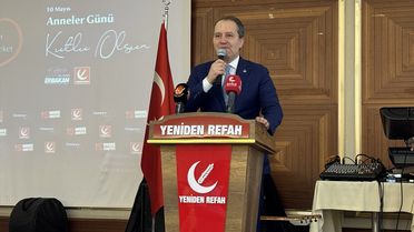 Yeniden Refah Partisi Genel Başkanı Erbakan, Anneler Günü programına katıldı