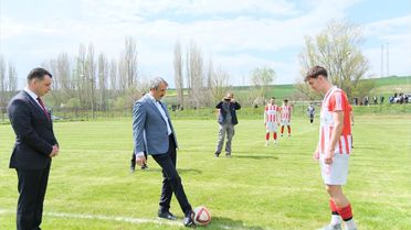 Vali Sezer, Lalapaşa Spor Maçını İzledi