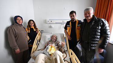 Yolda Fenalaşan Adam Kurtarıldı