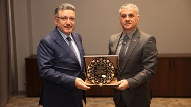 Yomra'dan Genç'e Teşekkür Plaketi