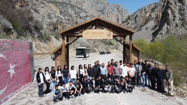 Yozgat'ta öğrenciler Kazankaya Kanyonu'nda doğa yürüyüşü yaptı