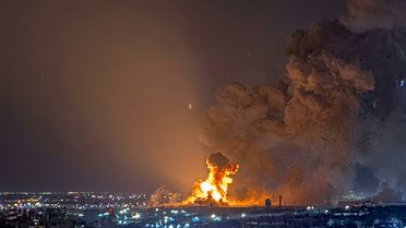 Ateşkes öncesi İran'a ağır darbe: Petrokimya ve alüminyum tesisleri vuruldu