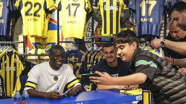 Kante ve Levent Mercan imza gününde taraftarlarla buluştu