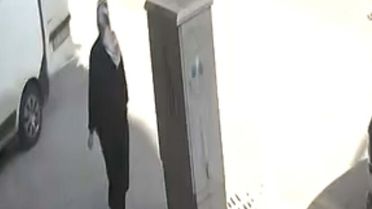 Minibüs Altında Kalan Adam Ağır Yaralandı