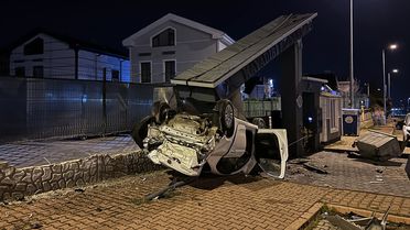 Kayseri'de Takla Atan Araç Beton Bloğa Çarptı