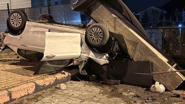 Kayseri'de Kaza: Takla Atan Araç Siteye Girdi