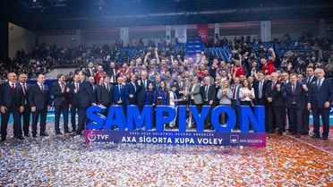 Ziraat Bankkart, hem ligde hem de Avrupa arenasında yakaladığı çıkışı Kupa Voley zaferiyle taçlandırdı.