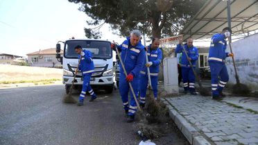 Aydın Büyükşehir'den Acarlar'da çevre düzenleme ve bakım çalışması