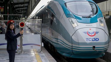 Bakan Uraloğlu: 'Trabzon ile Samsun arasını 2 saate düşüreceğiz'