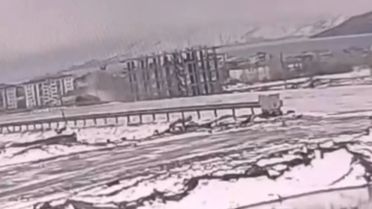 Tatvan'da Otomobil Takla Attı: Sürücü Yaralandı